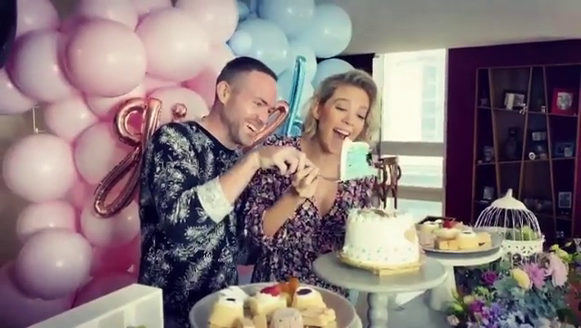 MarinaS31877687's tweet image. Queremos compartir con ustedes la ilusión de esta noticia !
Que será ? Niña💗 o Niño💙
Gracias @elglobooficial por acompañarnos en un momento tan especial en nuestra vida! #genderreveal #niñooniña #boyorgirl💗💙 instagram.com/p/CFfNORHFRSN/ @FernandaCGA @erikhayser