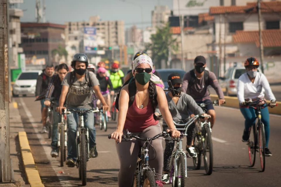 #Maracaibo se sumó a la Acción Global por el Clima. <a href="/CicloviasMcbo/">Ciclovías Maracaibo</a> organizó una excelente rodada que culminó con la obra  "Hombre de barro" para alertar sobre la urgencia de retomar la conexión con el planeta
#EmergenciaClimaticaVzla
#FridaysForFuture
#FightClimateInjustice