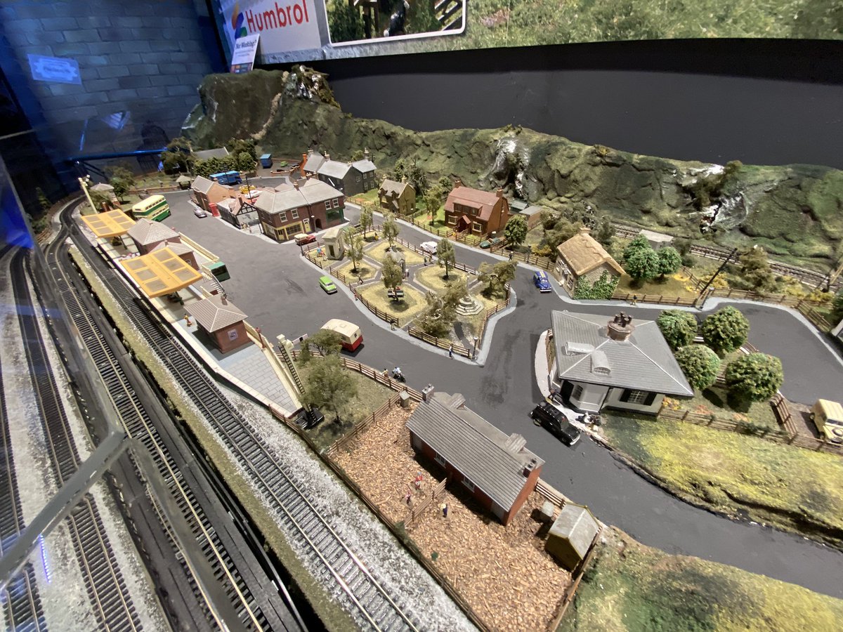 Loads of working model layouts (highlight of which was a  @Scalextric set on which I roundly THRASHED  @RichardKeenan4 for the record) - these will be back when the visitor centre reopens next year. (9/12)