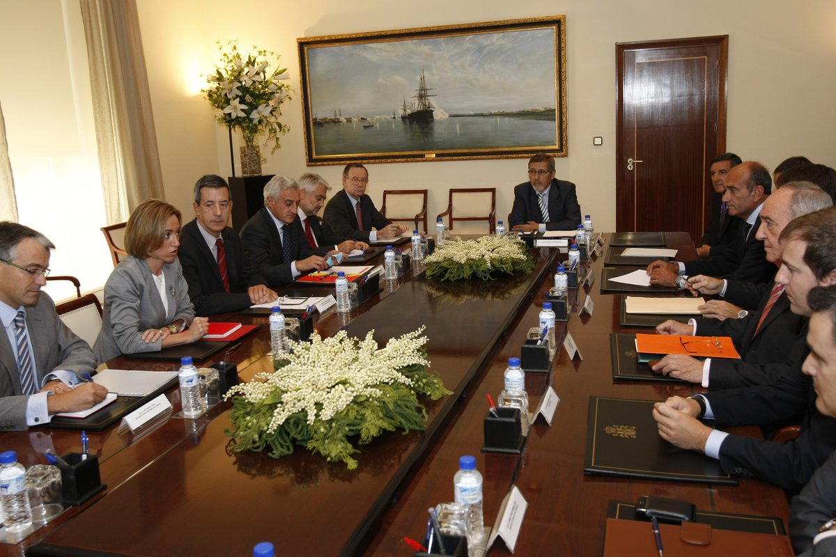 LegadoChacon's tweet photo. Hoy 27S, hace 10 años q Carme se reunió con los armadores españoles para analizar el dispositivo Atalanta y las medidas d autoprotección. Más tarde se reunió con l q en 2010 era presidente d Somalia, Sheikh Sharif, para abordar varios temas entre ellos la piratería  #LegadoChacón https://t.co/KqXt0tMgoo
