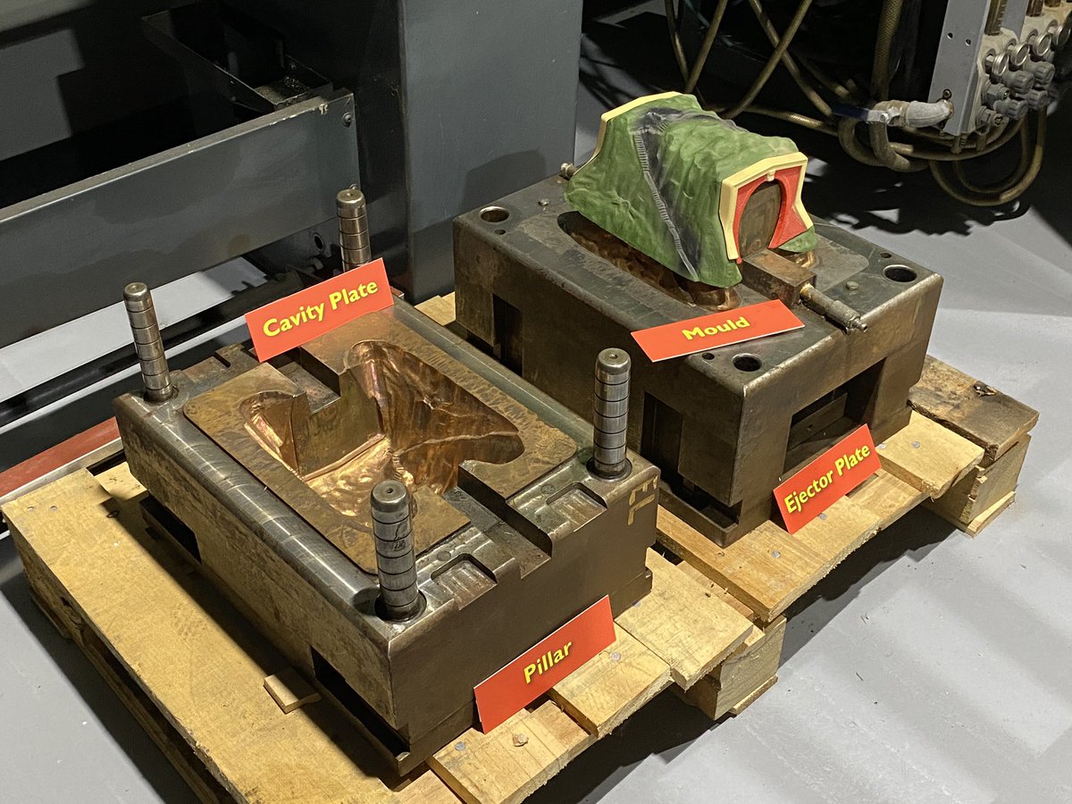 Look! It’s the last ever hornby moukded model to be made at the Margate factory, the tunnel. Every trainset should have one. With more complex models across the ranges required, production has shifted to China to ensure prices are competitive. Alas, but needed. (11/12)