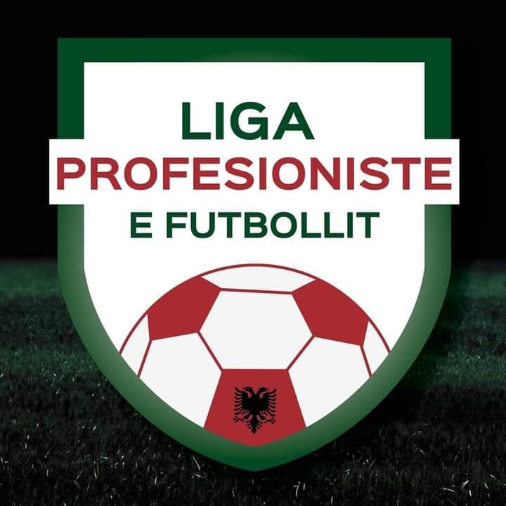 LigaFutbollit's tweet photo. Skuadrat e Apolonisë dhe Kastriotit kanë dalë në fushën e stadiumit “Loni Papuçiu” të Fierit dhe i janë drejtuar qeverisë me një mesazh të lexuar nga kapitenët e të dy skuadrave. Më pas skuadrat janë kthyer në dhomat e zhveshjeve.

Protesta do të vijojë!

#lpf #bashkohu #qëndresë https://t.co/dXU0YctsO5