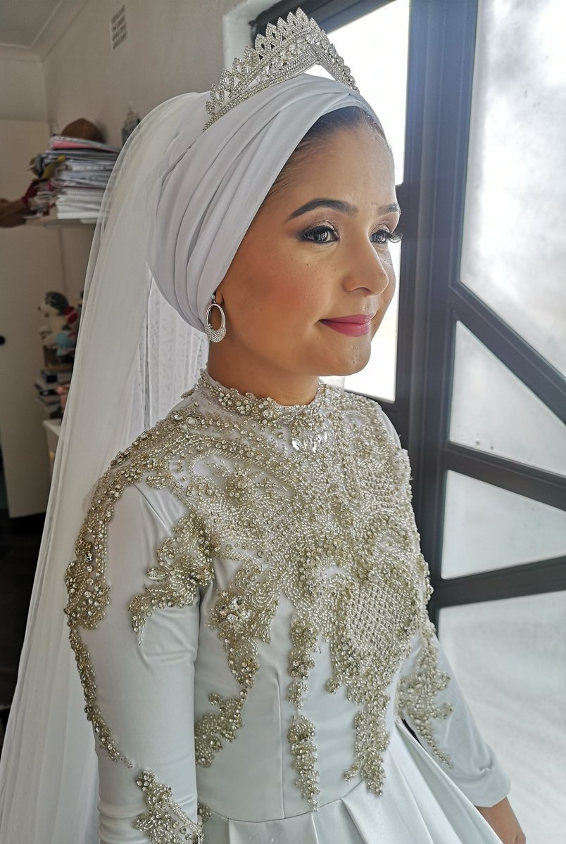 rif_wrapped's tweet photo. RifWrapped bride Yusra looking absolutely beautiful for her wedding day π
To book us for your special day, contact us on sales@rifwrapped.co.za for bookings & enquiries.
#rifwrappedbride #rifwrappedscarfstyling #rifwrappedbridalstyling #rifwrappedbrides #scarfstyling https://t.co/FYO0fLe3M9