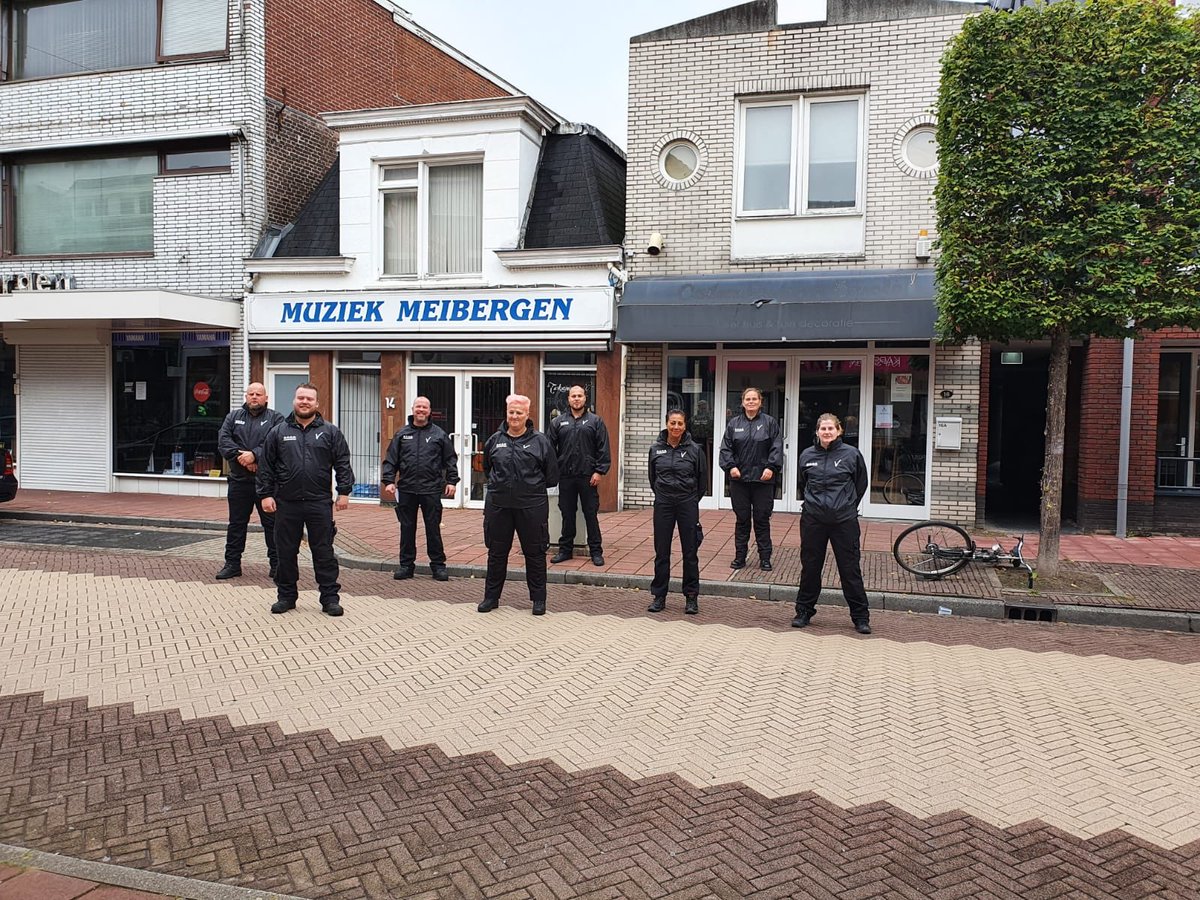 NSSG_SafeSecure's tweet photo. EVENEMENT 🚨| De binnenstad van #Almelo omgetoverd tot een grote catwalk. Winkels zijn open van 12:00 tot 17:00. https://t.co/5qqFJ6LEvD