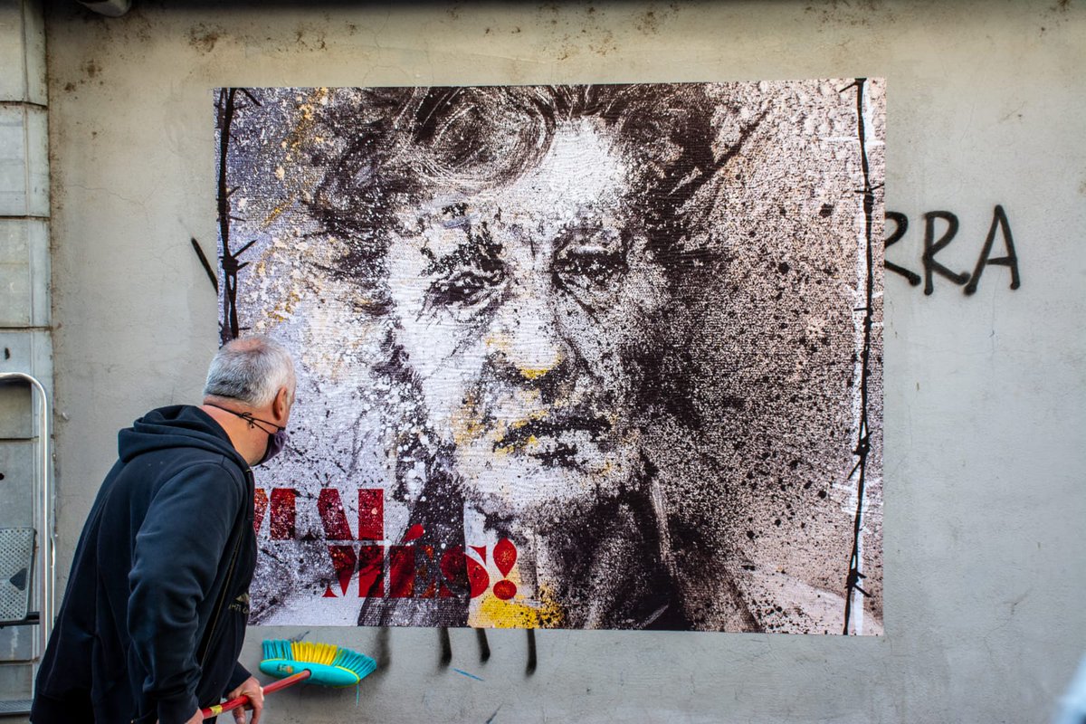 ateneurocaus's tweet photo. Des d'avui els carrers de Sallent recorden l'horror del feixisme amb l'exposició urbana "Memòria a flor de mur" de @quimmoya https://t.co/blpnLgwDZm