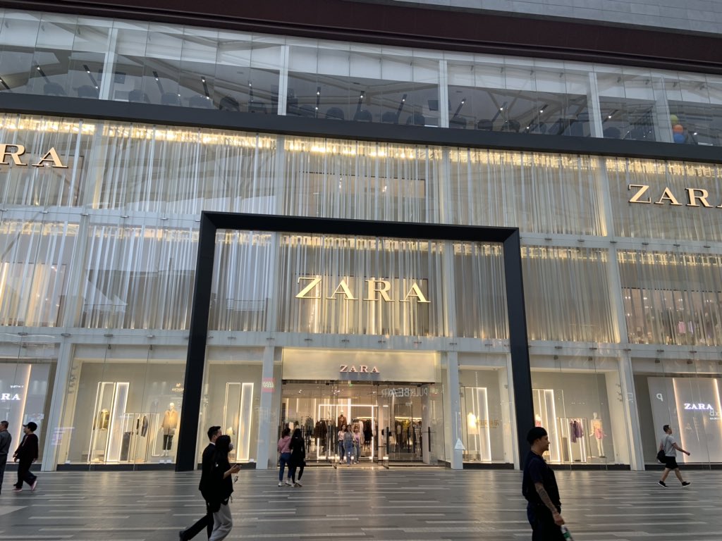 兒玉キミト 上海13年目アパレル経営 西安最大のzara レンズに入りきらない 同じモールに無料開放のバスケコート バスケコートの前にお取引先の新店舗があります 代官山蔦屋書店ばりの規模の書店もあるし このモール好きだなー 西安 兒玉キミト 上海13年目アパレル経営 西安最大のzara レンズに入りきらない 同じモールに無料開放のバスケコート バスケコートの前にお取引先の新店舗があります 代官山蔦屋書店ばりの規模の書店もあるし このモール好きだなー 西安