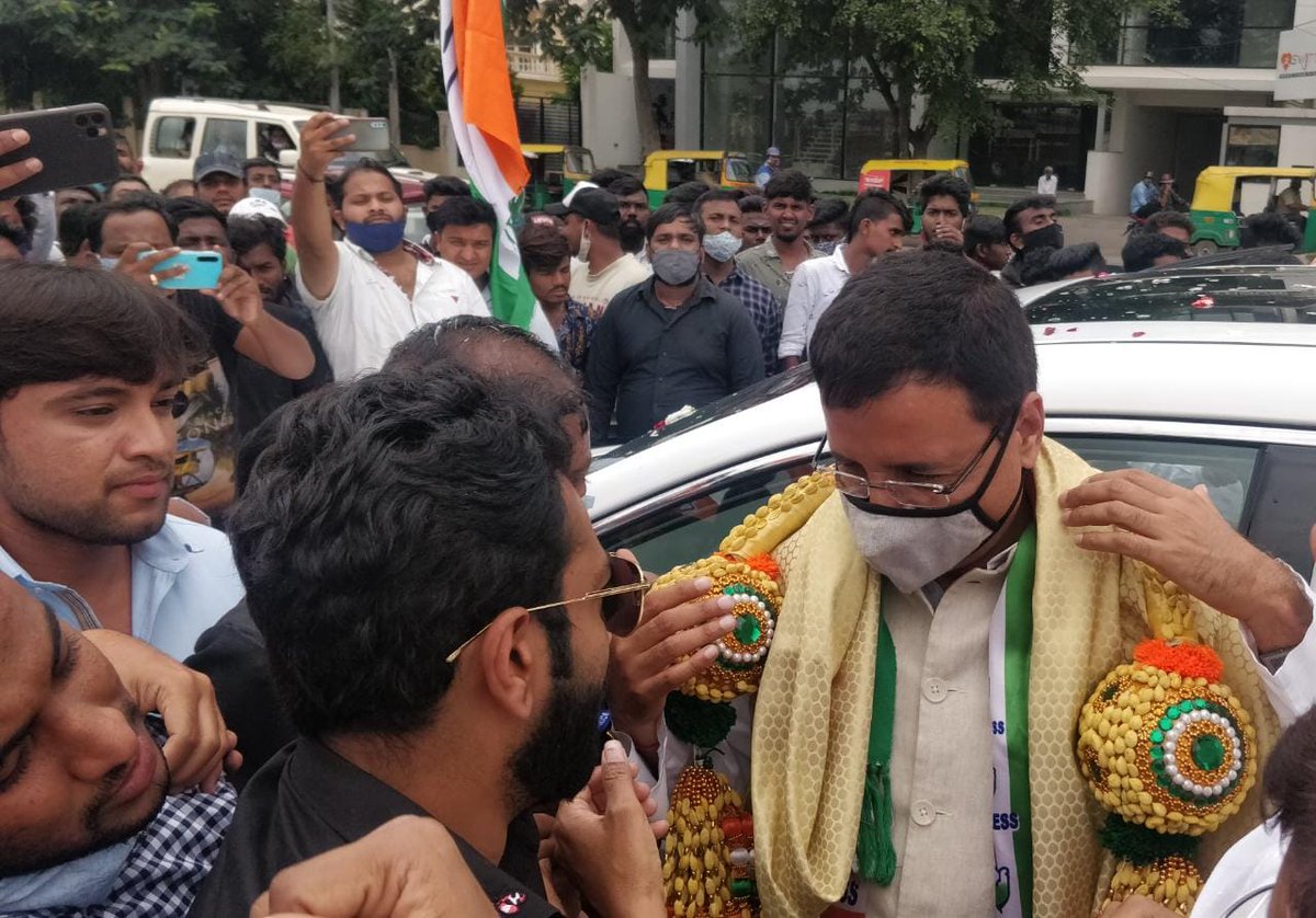 nalapad's tweet image. The Bangalore Central youth Congress welcomed the CWC member and Karnataka state incharge @rssurjewala at Palace grounds, Bengaluru today on his maiden visit after assuming the position as State incharge.