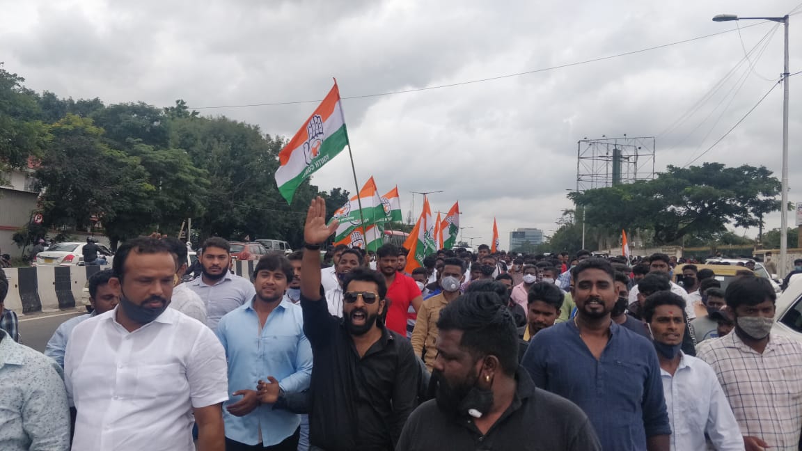nalapad's tweet image. The Bangalore Central youth Congress welcomed the CWC member and Karnataka state incharge @rssurjewala at Palace grounds, Bengaluru today on his maiden visit after assuming the position as State incharge.