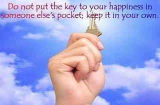 2greatness's tweet photo. Never put the key to your happiness in someone else's pocket. Keep it in your own😉#thinkbigsundaywithmarsha #SundayMotivation #TransitionToGreatness #happinessforlifeandbeyond #SundayThoughts #me https://t.co/nyYpSQkHVr