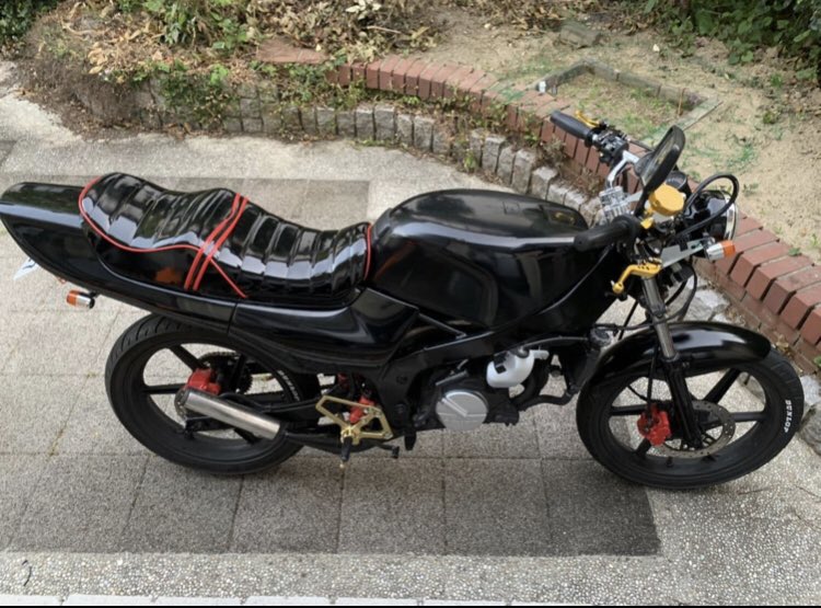 もぐりのりょう Ns1ネイキッド化で一番かっこいいのこれだと思う