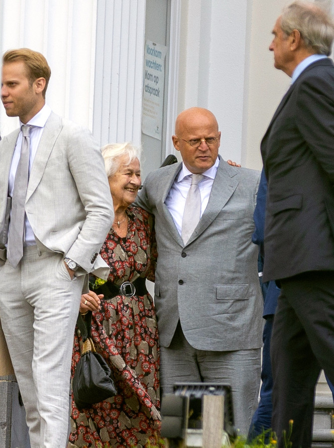 LibertePaix777's tweet photo. @irEnriqueCortes @desuriXL @WybrenvanHaga @MinPres Laten we de #GrapperhausGate vooral blijven #herhalen...

Wat vinden jullie hier nou van ivm #corona #covid19 @claudiadebreij @Dolfjansen @GVerbaan @VictorReinier @arnonyy @youpvanthek 

Zou hij #zichzelf en z'n geliefden nou écht.. aan een #killervirus hebben bloot gesteld... 🤔 https://t.co/oQpgsLrXp8