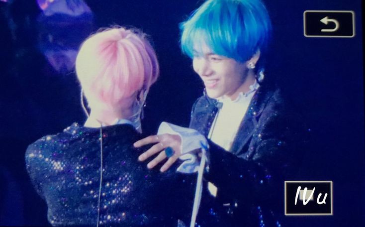 get someone who looks at u the way vmin look at each other