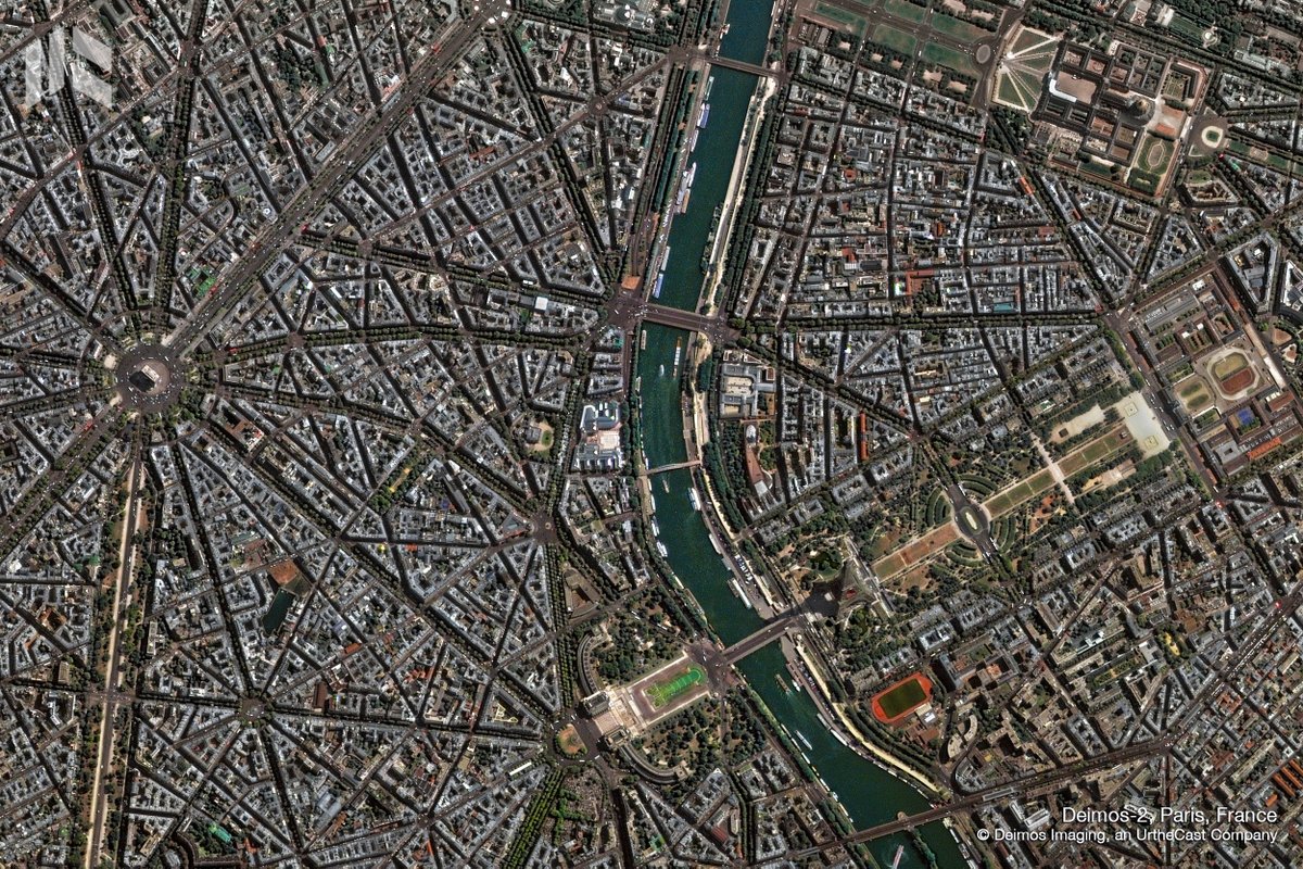 Today is #WorldTourismDay and we bring you this #DEIMOS2 view over #Paris, where you will find the #EiffelTower; the most visited emblematic monument in the world with 7,1 million tourists every year. #WTD2020 #France #EarthObservation #RemoteSensing #SatelliteImagery