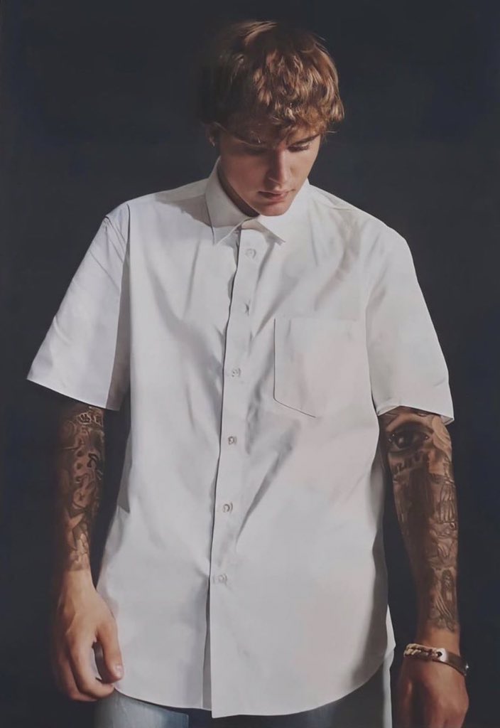 biebernovidade's tweet photo. MARAVILHOSO! Justin Bieber para as fotos promocionais da nova era. https://t.co/u0kbUFSdgf