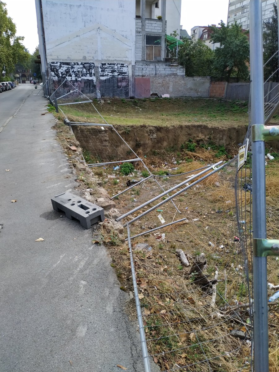 cika_djole's tweet photo. @prijavi_problem Ugao Preradovićeve i Milana Tankosića https://t.co/LbJXwWlAby