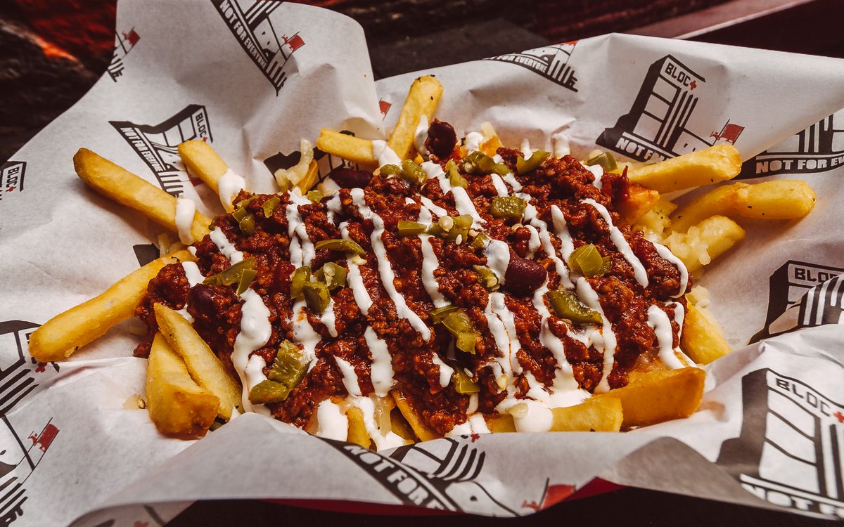 BlocGlasgow's tweet photo. Monday... nothing a Chilli Poutine won't fix πΆ π Crispy seasoned fries with cubes of mature cheddar, covered in beef chilli, sour cream and jalapenos.
π± VEGAN OPTION AVAILABLE π±
#bloc #monday #barbloc https://t.co/dtZASHv6mQ
