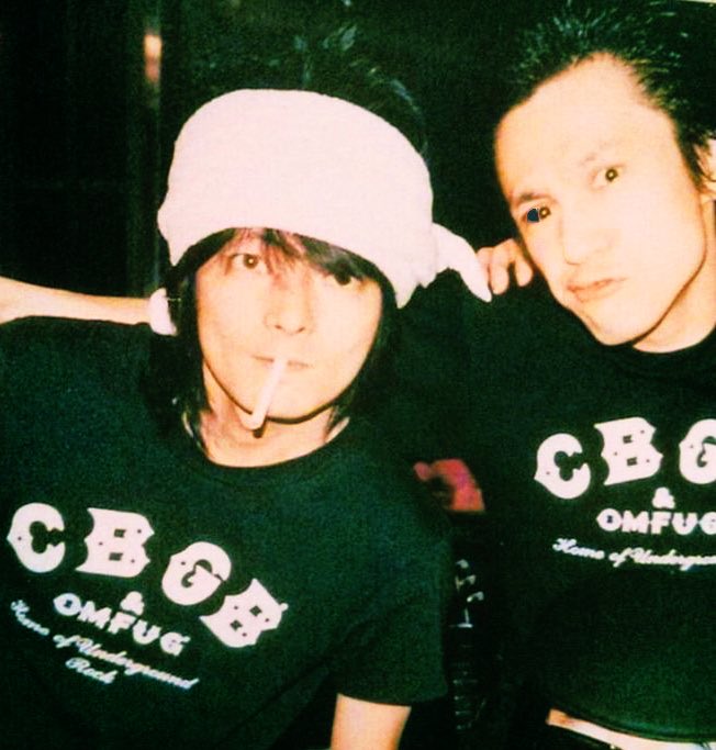 イカしたロックTシャツが大好きな彼等 でも ”お揃いのTシャツ姿