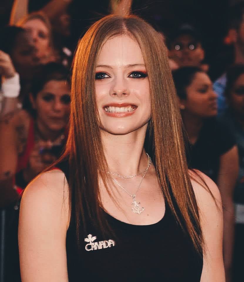 HAPPY BIRTHDAY AVRIL LAVIGNE 