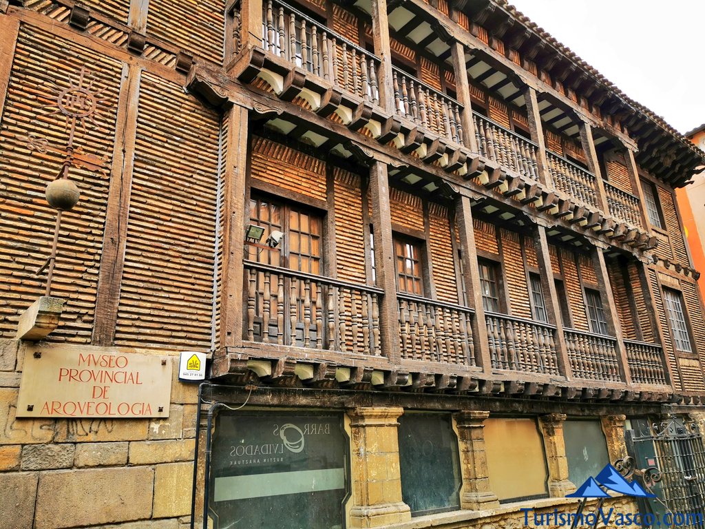 t_hunder_xazues's tweet photo. ¿Conocéis la capital de Euskadi? https://t.co/m7NKZ2DjEp