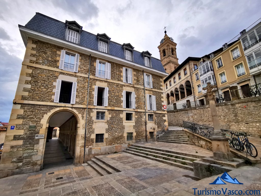 t_hunder_xazues's tweet photo. ¿Conocéis la capital de Euskadi? https://t.co/m7NKZ2DjEp