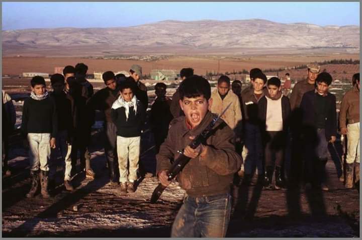 أبنَكْ فِدَائيِ يَا يَابا ..مَا يْهموا رَصاص وخُوفْ❤ 
معسكرات الأشبال_١٩٦٨