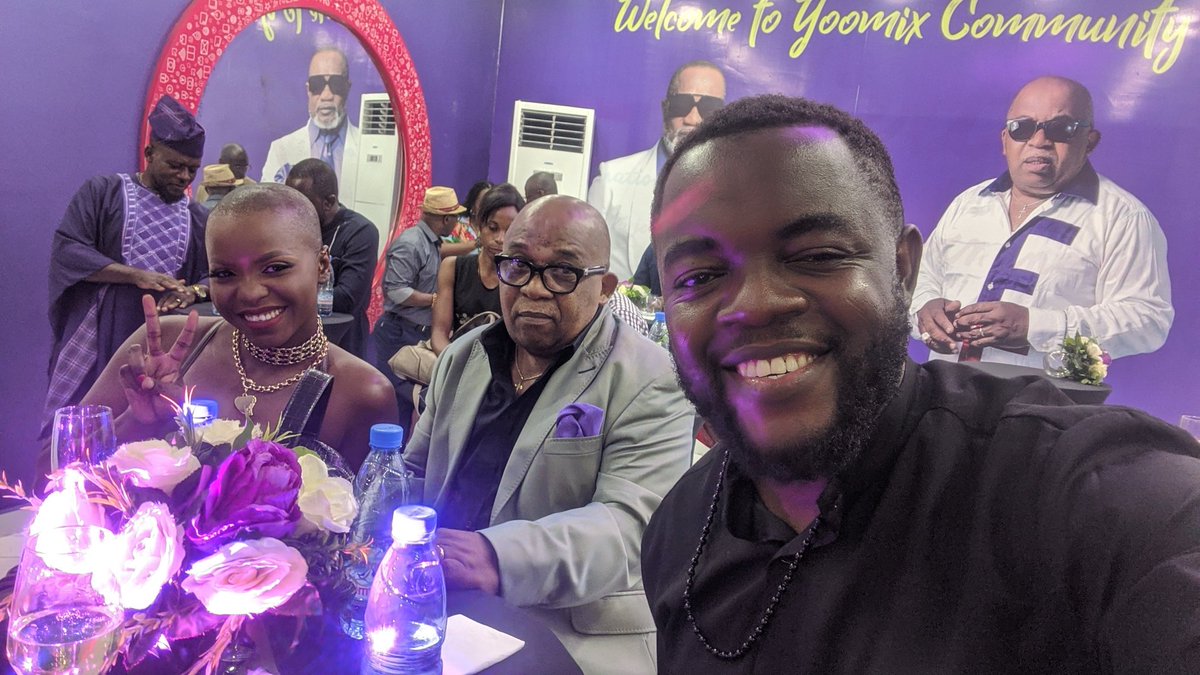 BonasFotio's tweet photo. Je souhaite à tous d'avoir un dimanche aussi joli que celui de Ben Decca, Daphne, Président Tchop Tchop, ambassadeurs de @yoomeemobilecm qui a ouvert les portes d'un nouveau monde de l'illimité et du paiement facile. #AllInOneLifeStyle #YoomeeMoney #YoomixCommunity https://t.co/FPm3tTgq2O