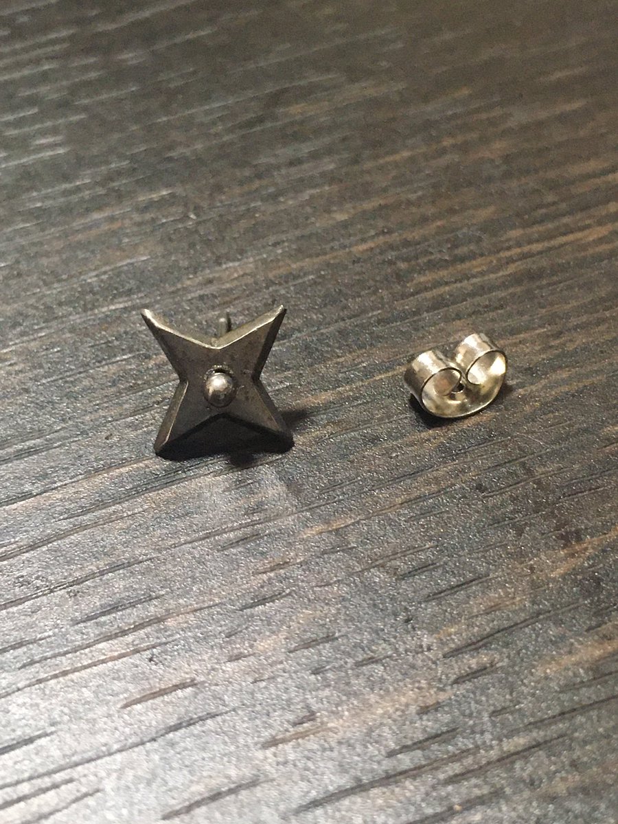sasakisuke's tweet photo. 手裏剣ピアスの試作品が完成しました。いざって時には投げられます。付けるときは少し慣れが必要かも。
#アクセサリー　#忍者　#ninja　#手裏剣 https://t.co/wcqzJLvFQo