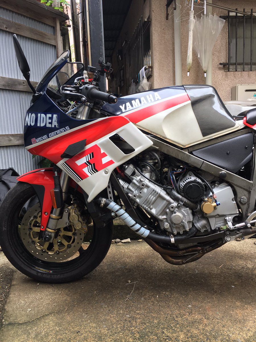 2020年 初秋 割れたカウルを補修&塗装してデカールを貼り付け、なん