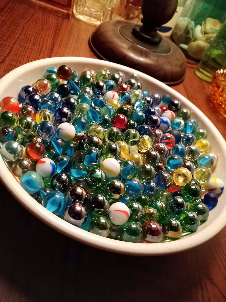 うさぎ フリーマーケットの購入品 ビー玉 これだけ入っていて500円でした 新しいものも混じってますが 一度にこれだけのビー玉が手に入ったので嬉しいです ビー玉 ガラス玉 フリーマーケット