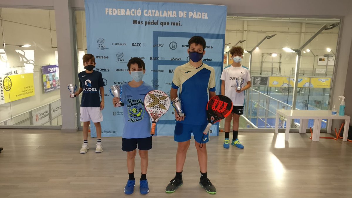 FCatalanaPadel's tweet photo. 🏆Coneixem campions / finalistes
II #SGranSlamFCdP #MenorsFCdP
📍 @PadelGlobal
👫 Aleví
Campions:
Iker Castillo i Gerard Navas.
Sots-campions:
Bryan Santos i Dani Docampo
Consulteu els resultats
👉 https://t.co/yuVIkeEXdQ https://t.co/blQmxD0seI