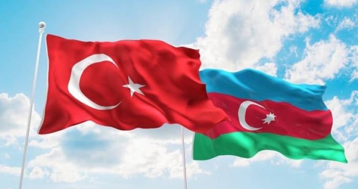 PerlaMimarlik's tweet photo. #Azerbaycan- Ermenistan sınır hattında, sivil yerleşim birimlerine Ermeni güçlerinin ateş açması sebebiyle hayatını kaybeden kardeşlerimiz olmuştur. 
Bizler "İki devlet, tek milletiz" ve acınız acımızdır! 
Bilinmelidir ki #AzerbaycanYalnızDeğildir https://t.co/l5mTesFelL