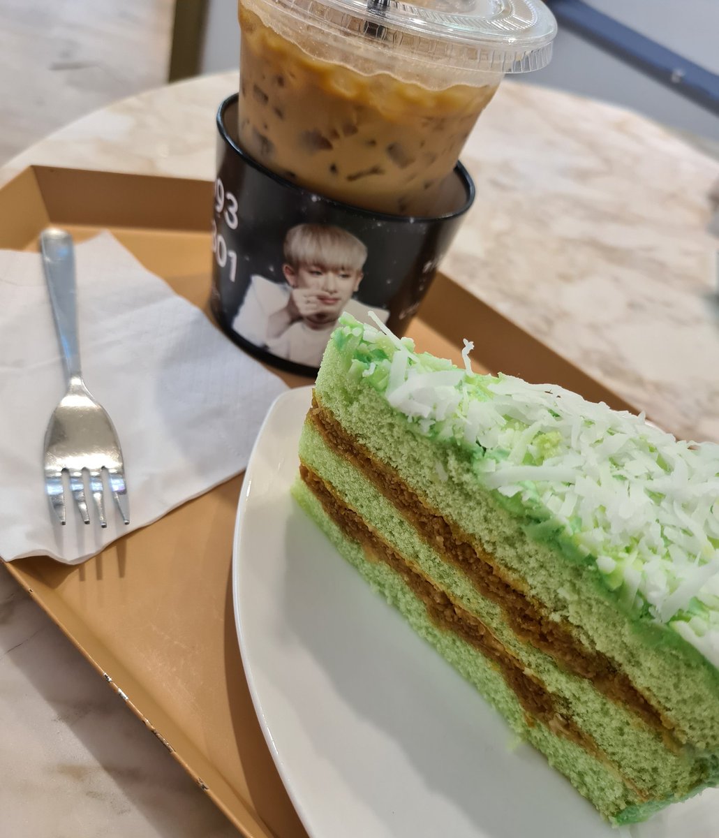 fairyredbean's tweet photo. Two cafe events in one day. Thank you, cafe admins ✨✨

#MXFLOWERCREW @flowercrew0514 @MxLuvFantasi  #MonstaXLuvParty https://t.co/Ww0lZHOMUa