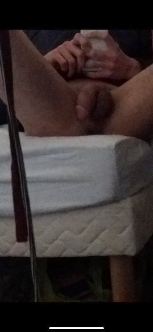 Just hanging in there ??
#dick #penis #gay #hot #big #softdick #mirror #naked #man #guy #manly #master