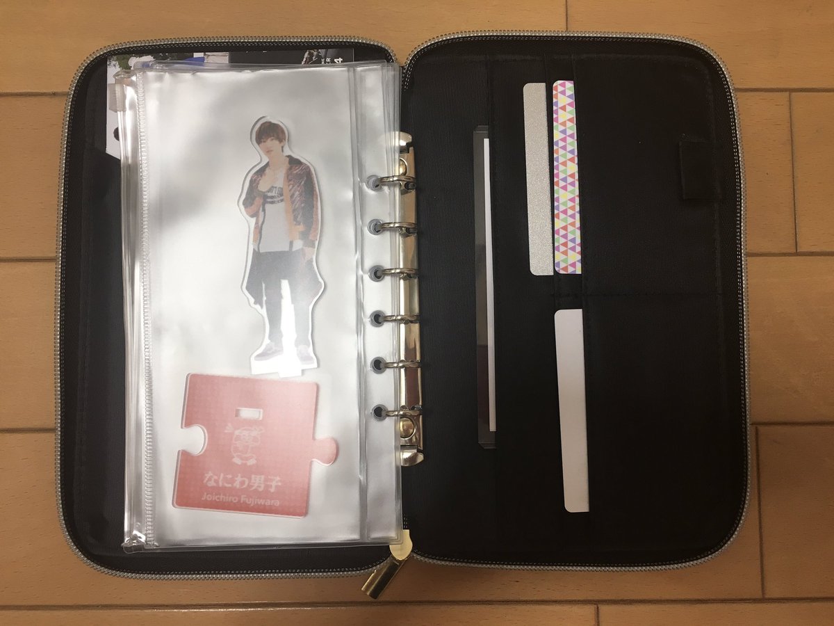 Chisa 在 Twitter 上 アクスタケース作るの無理やから 無印とかの見てたけど 今月号の大人museの付録がアクスタ収納に良き こういう黒でシンプルなのを求めてました 写真も会員証も会報も入れれるし 6穴バインダーでケース増加も可能でおすすめ