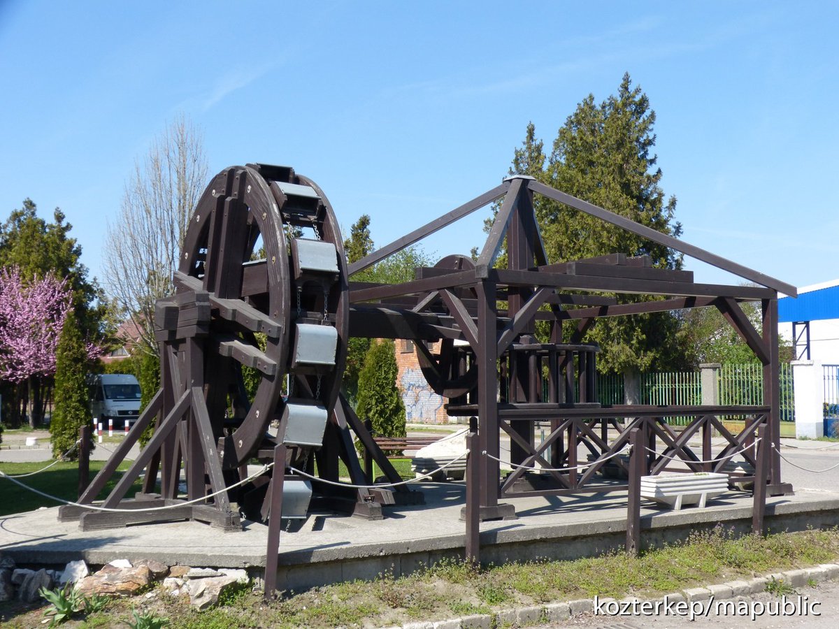 The first important part of this was irrigation. They rented land close to rivers, and built massive horse-operated lifting wheels to distribute water through a series of small channels and locks to flood the tiny parcels of land.