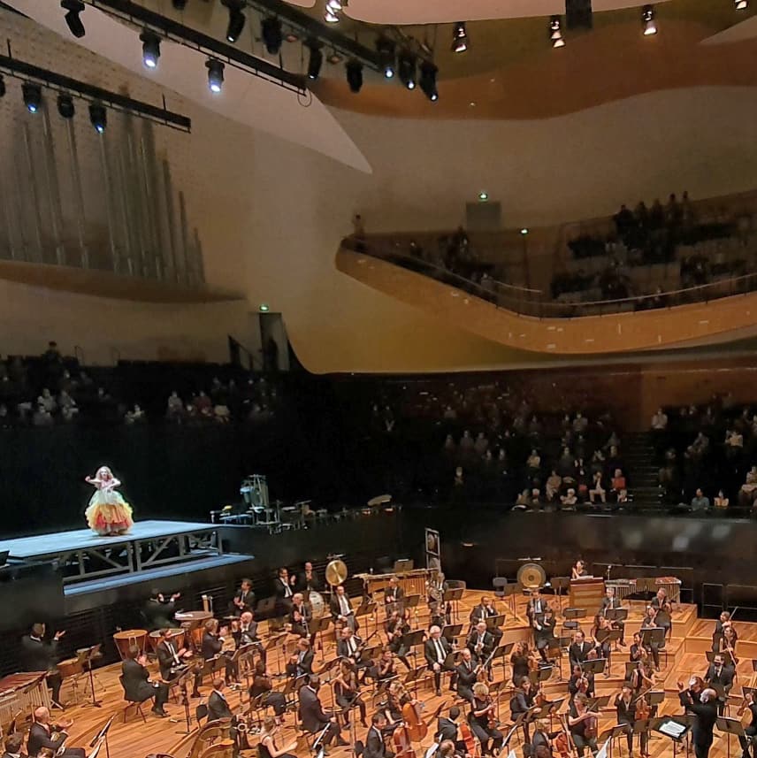 helene_mahln's tweet photo. Bravo @LesSiecles conducted by @fxrroth with #LesPorteursdOmbre #DominiqueBrun !
Program : #olganeuwirth and #ravel #rapsodieespagnome #lavalse #boléro #bolero
#Concert at @philharmonie de #paris today
#classicalmusic #musiqueclassique #lessiecles #françoisxavierroth https://t.co/r9RtPKMZ5O