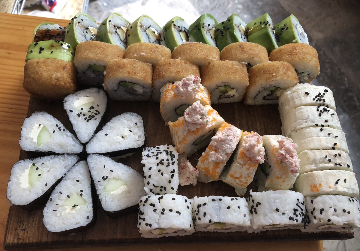 Beisbolpuro's tweet photo. TOKYO SUSHI PUEBLA

Arma tu combo: elige 2 platillos de toda la carta por $135. (SERVICIO a domicilio gratis)

Charola familiar $290.

*Tempura helado gratis en tu consumo superior a $150.

Dirección: Camino Real a Cholula #4702 
Col. Santa Cruz Buenavista

Pedidos: 2227-287244 https://t.co/P6sTnocUx5