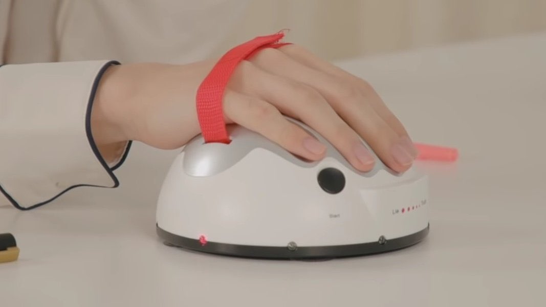 น้องจีซองมือก็สวย เล็บก็สวย ♡