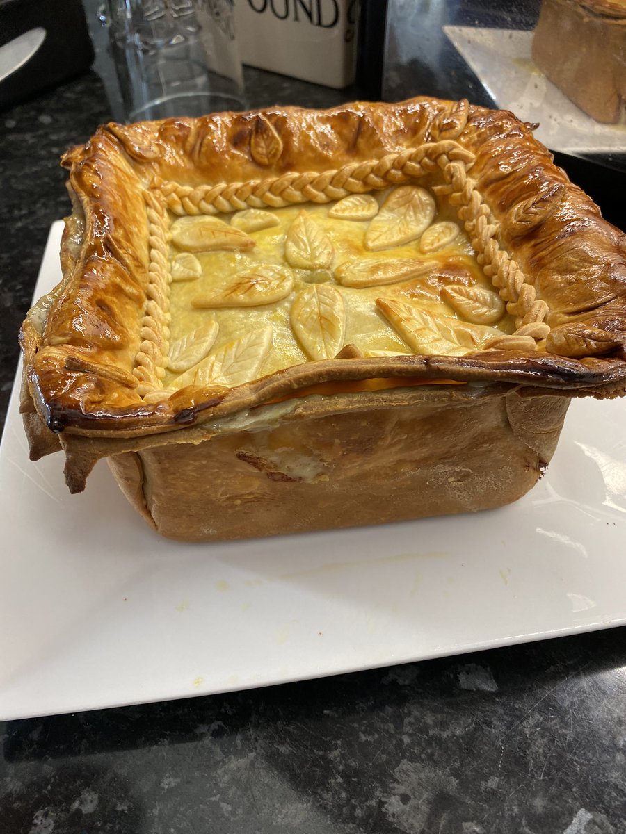 jane_browell's tweet photo. First @chefcalum #thepieroom #pieking @BloomsburyCooks need to invest in new ๐ฅง moulds but #ChickenMushroomTarragon went down a treat ๐ฅง https://t.co/NPWeb0azFc