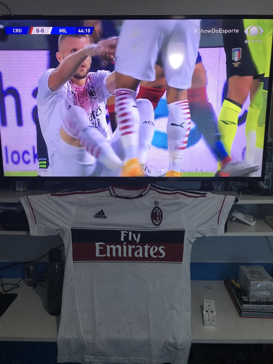 dennislima1's tweet image. #ShowDoEsporte quero uma camisa do Rossoneri heim!!! 😀 
#ForzaMilan #campeonatoitaliano @acmilan