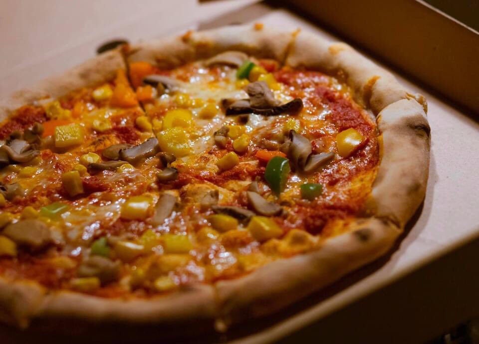 Great soft opening this weekend! Thanks again for your support folks.

Pre order slots through our booking app will be available soon...

#mobilepizzeria #pizza #sneakpeek #stonebaked #wirral #cheshire #northwest #northwales #flintshire