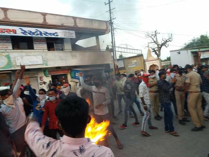 देश में आवाज को हम टूटने नहीं देंगे देश के सभी लोगो की एक ही मांग #HangTheCulpritsOfDevajibhai 
और न्याय स्थापित किया जाए ।