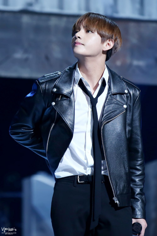 Brighten Your Timeline #V ( #TAEHYUNG) EditionPersonal Favorite Pics WeekI hope everyone enjoys this weeks posts. I will be posting pics this week. Love you All. 