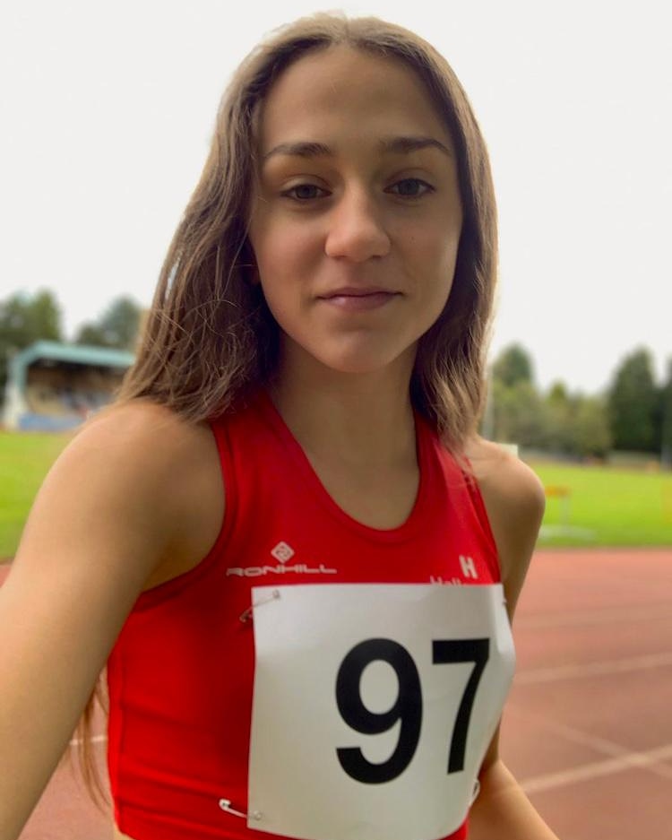 _TeamRussell's tweet image. Personal best for Casey at yesterday's Trafford Open meeting over 300 metres (42.79). The time now ranks Casey 22nd for the 2020 England rankings (8th for first year Under 15's). Only 0.2 seconds away from Team Russell's Under 15 girls record set by a certain E. Simpson in 2014.