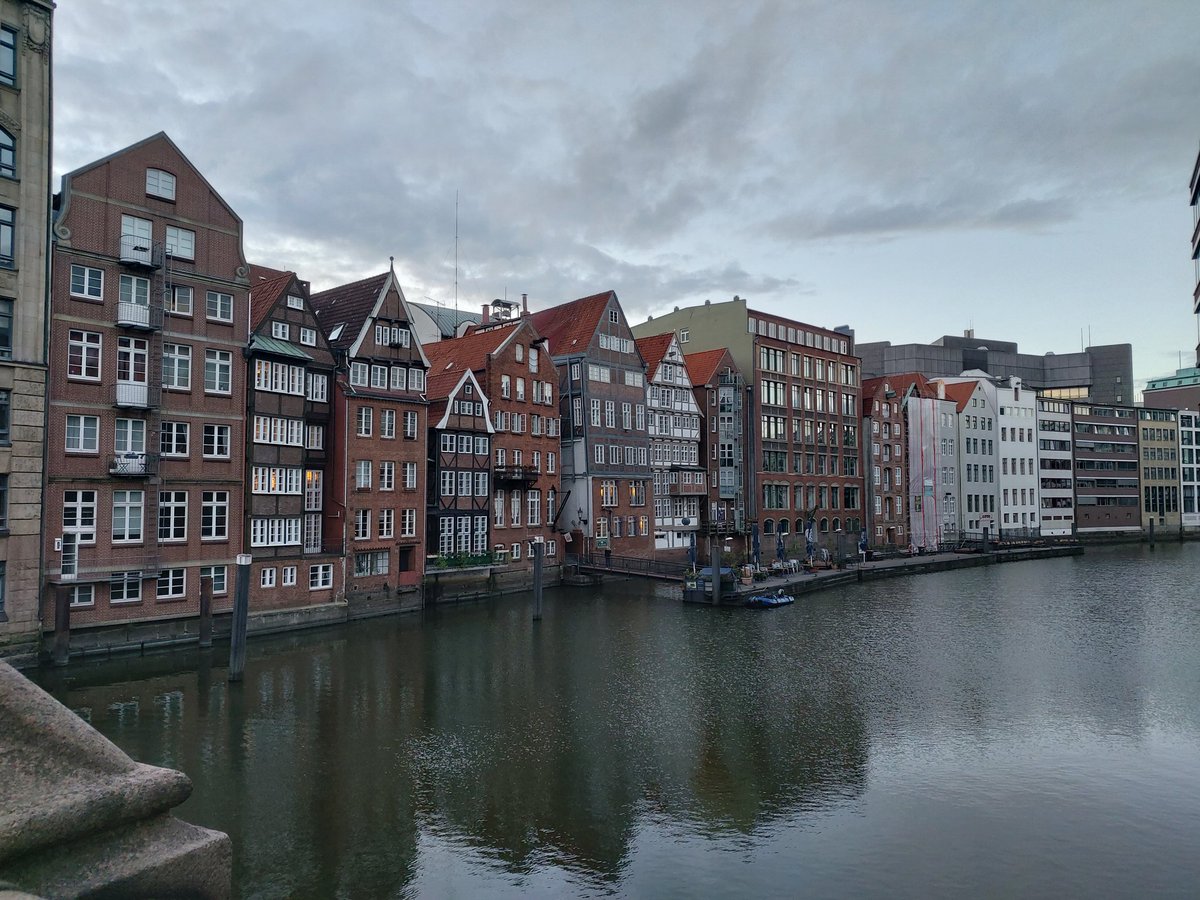 cuprumova's tweet photo. #Nikolaifleet #Deichstraße #Hamburg https://t.co/oF2SqdAfmO