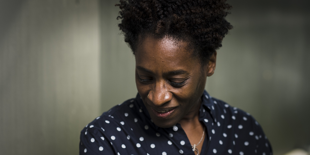 Don't miss today's conversation with the 2018 ALMA laureate Jacqueline Woodson live from @bokmassanGbg today at 5.15–5.45 pm bit.ly/36olL6H Woodson will talk about her latest novel, Red at the Bone. #bokmässan #jacquelinewoodson #redatthebone