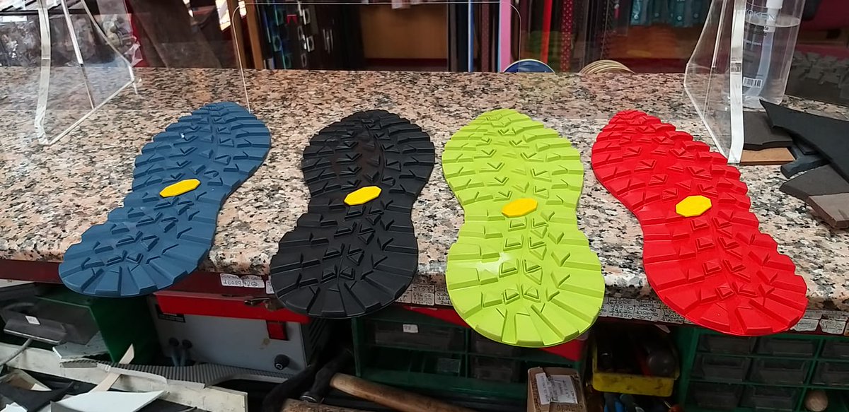 CastillaZapa's tweet image. 🥾 Toda esta variedad de colores Vibram en pisos de montaña ⛰