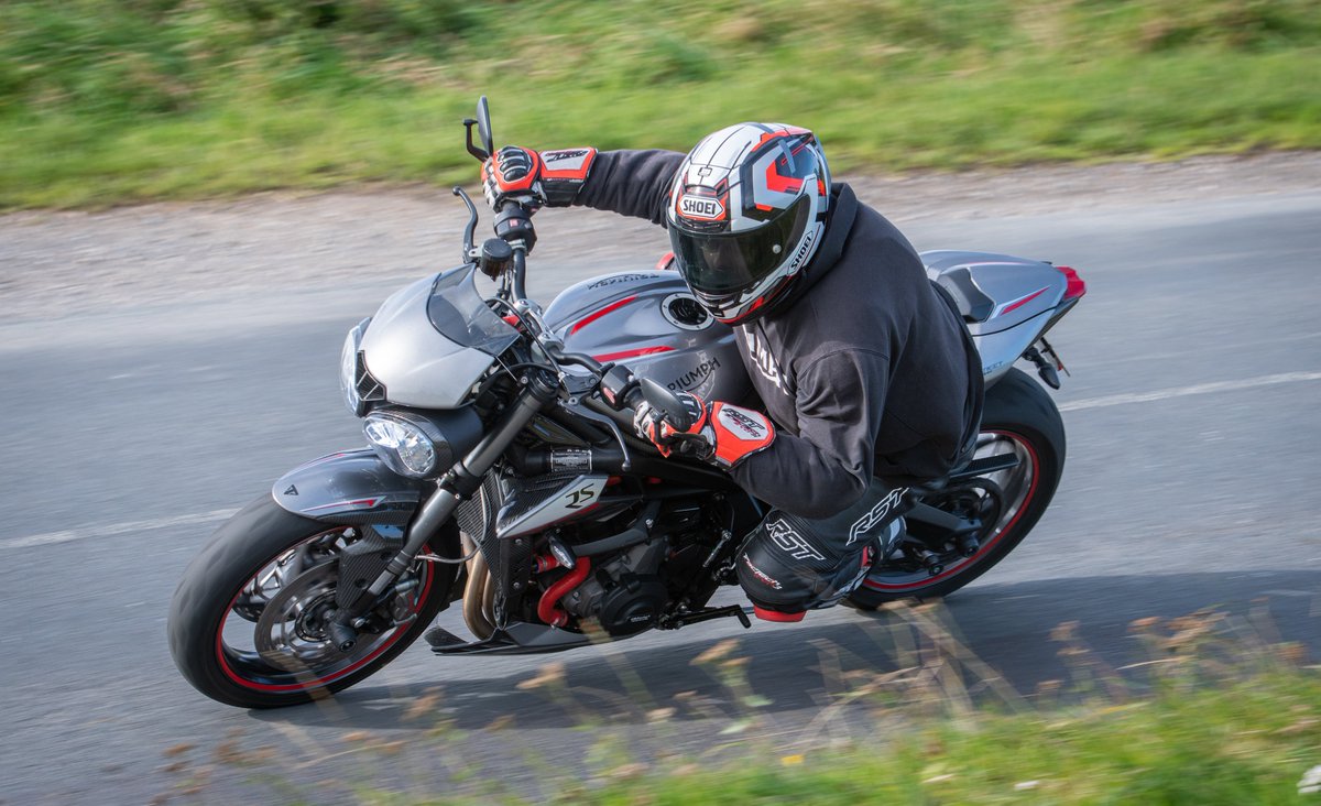 ShutterSpeedMo1's tweet image. One from yesterday @ShoeiHelmetsUK @UKTriumph