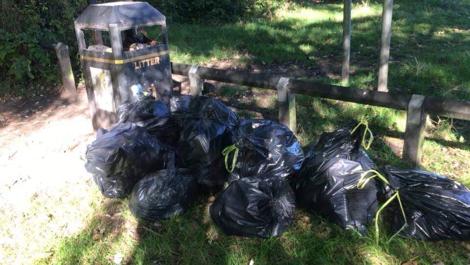 Pleasure to join #Labour member this morning in Ashton/Bryn #Wigan on the litterpick for #SeptemberClean ♻️🌈 Great work