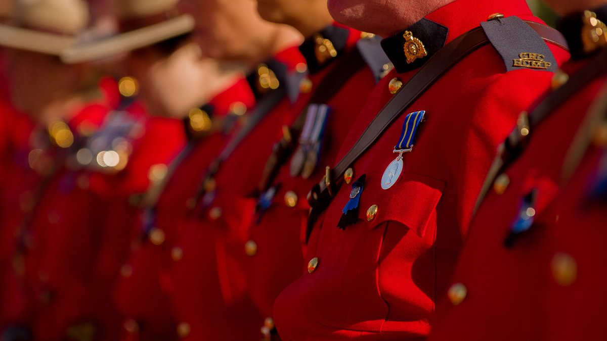 Today is the National Police and Peace Officers' Memorial. Separated but together, #WeRemember the loss of Cst. Allan Poapst and Cst. Heidi Stevenson, who lost their lives in the line of duty and we mourn our colleagues lost to suicide. #HeroesinLife cppom.ca/Live/